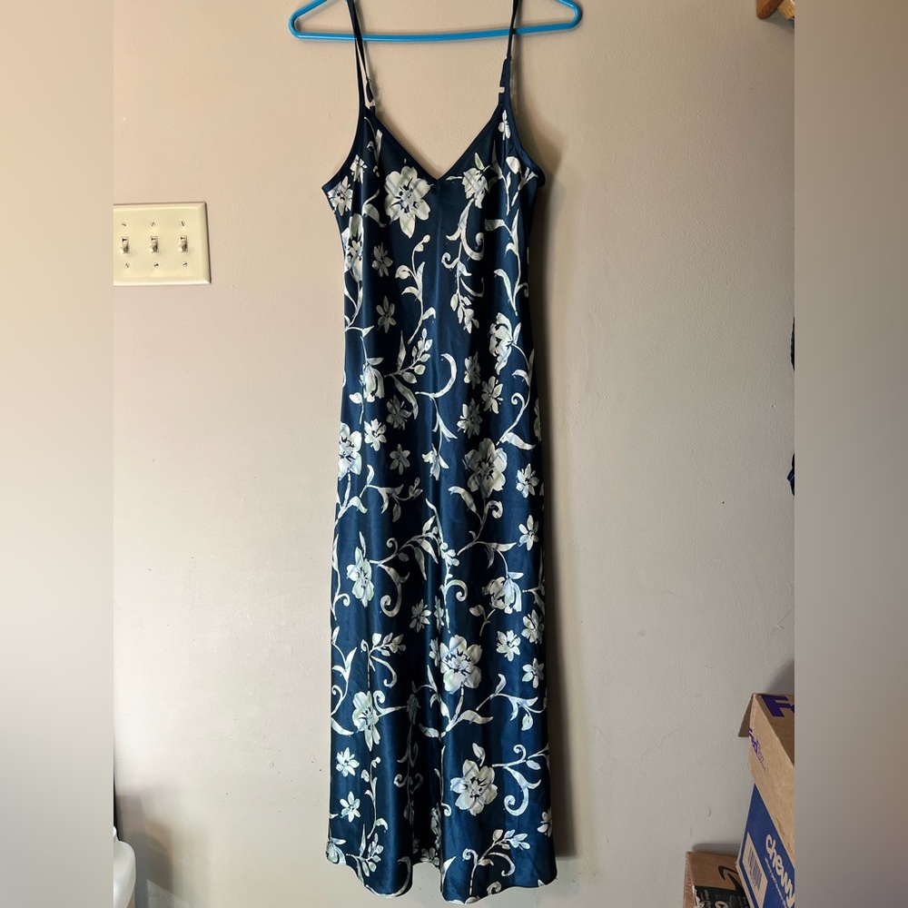 Jones New York NWT dark floral navy satin maxi dress size sm. Adjustable straps